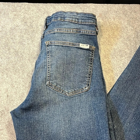 Joe's Jeans High Rise Skinny,  Medium Wash. Size 29. - Picture 1 of 9